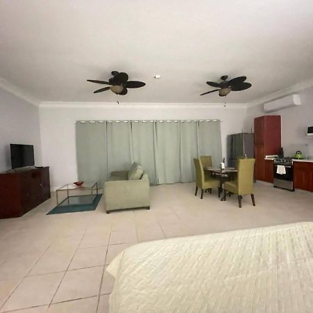 Sandpiper Beach Apartments Палм Бийч Екстериор снимка